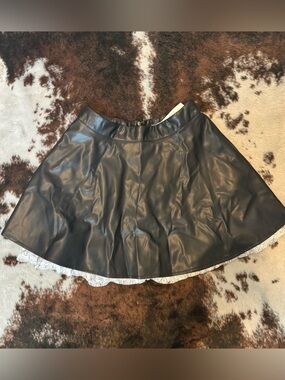 Small Ruffle Lace Faux Leather Skirt - Black